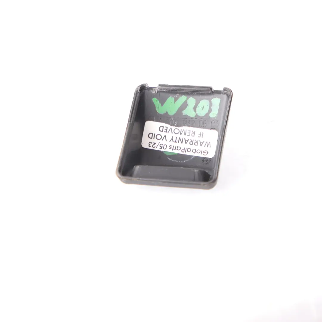 Ugello lavavetro pulito Coperchio del getto Trim per Mercedes W204 con numero di parte A2048320603 Mercedes W204 Ugello lavavetro pulito Coperchio del getto Trim - SKU A2048320603 - Numero di parte A2048320603