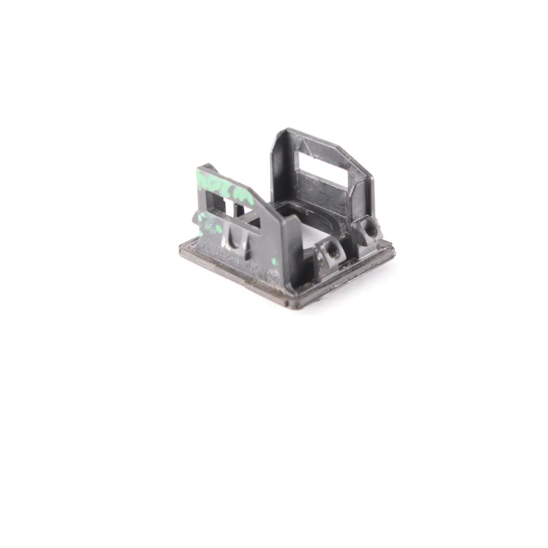 Mercedes W204 Ugello lavavetro Clean Jet Cover Bracket Trim - SKU A2048320714 - Numero di parte A2048320714