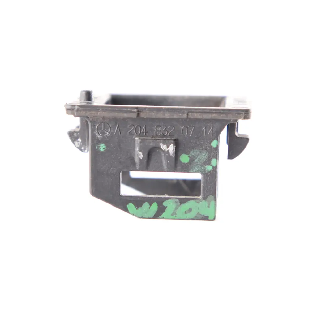 Mercedes W204 Lave-glace jet propre Support de fixation - SKU A2048320714 - Numéro de pièce A2048320714
