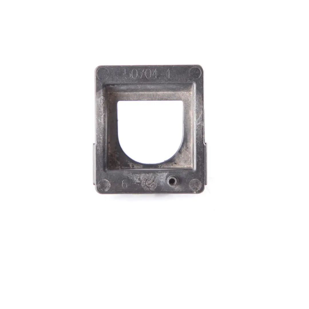 Mercedes W204 Lave-glace jet propre Support de fixation - SKU A2048320714 - Numéro de pièce A2048320714