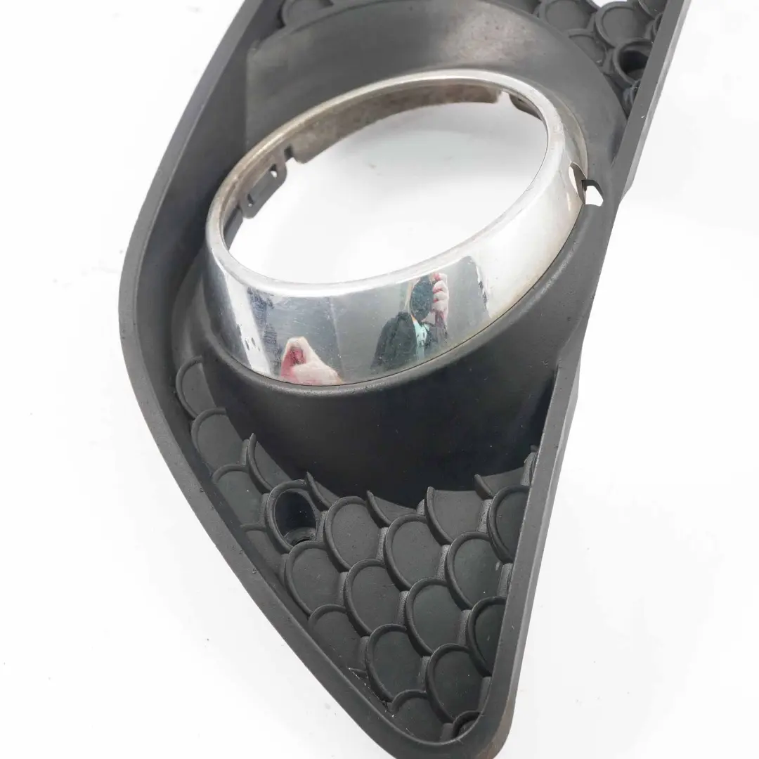 Mercedes-Benz W204 Luftgitter Gitter Nebelscheinwerfer Rechts für mit Teilenummer A2048350353 Mercedes-Benz W204 Luftgitter Gitter Nebelscheinwerfer Rechts - SKU A2048350353 - Teilenummer A2048350353