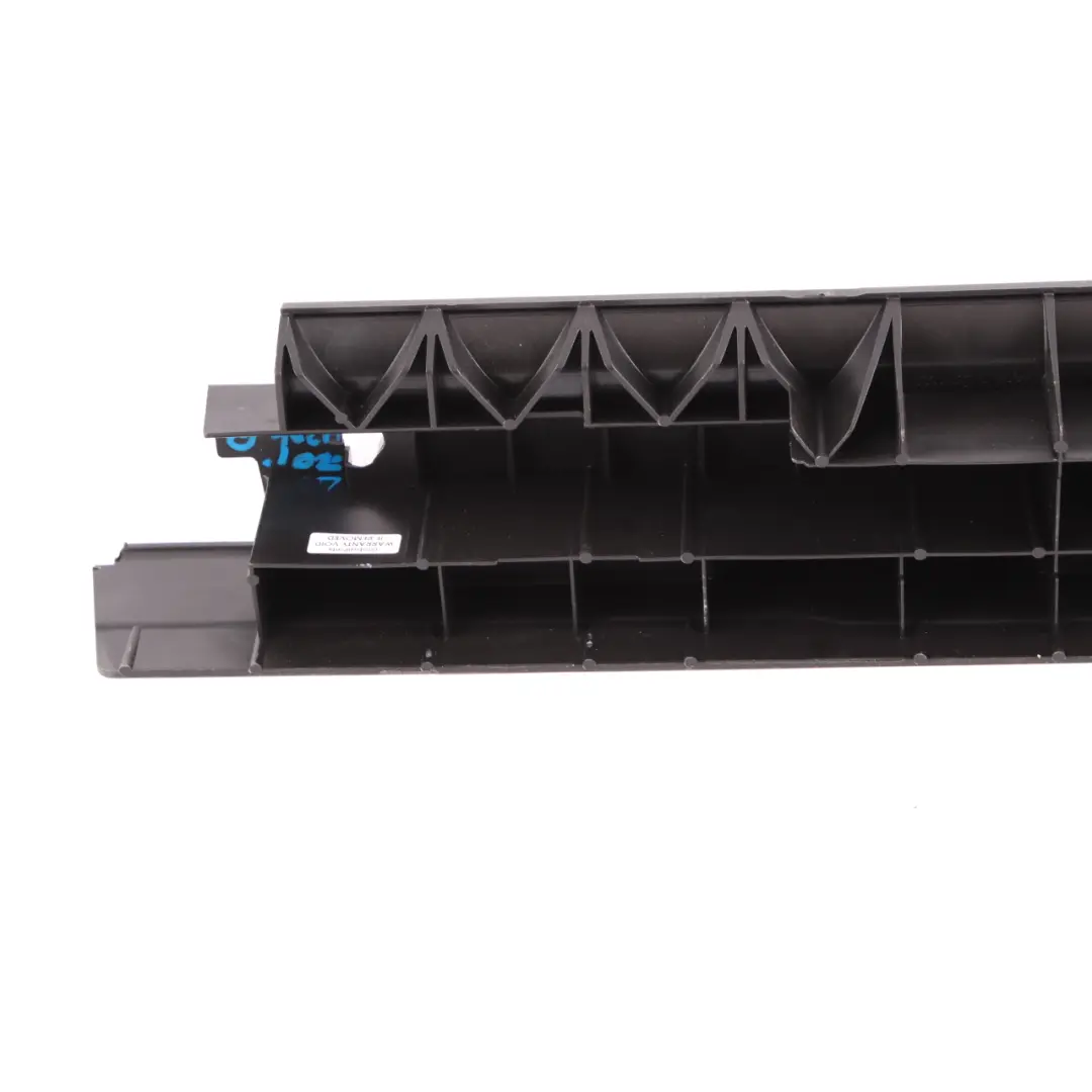 Baule sicurezza Posteriore destro Pannello copertura binario per Mercedes S204 con numero di parte A2048490403 Mercedes S204 Baule sicurezza Posteriore destro Pannello copertura binario - SKU A2048490403 - Numero di parte A2048490403