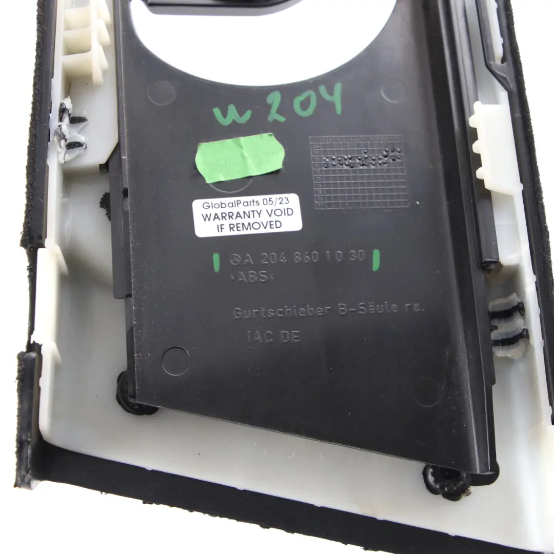 Embellecedor Pilar B Panel Interior Derecho Negro para Mercedes W204 con número de pieza A2048601030 Mercedes W204 Embellecedor Pilar B Panel Interior Derecho Negro - SKU A2048601030 - Número de pieza A2048601030