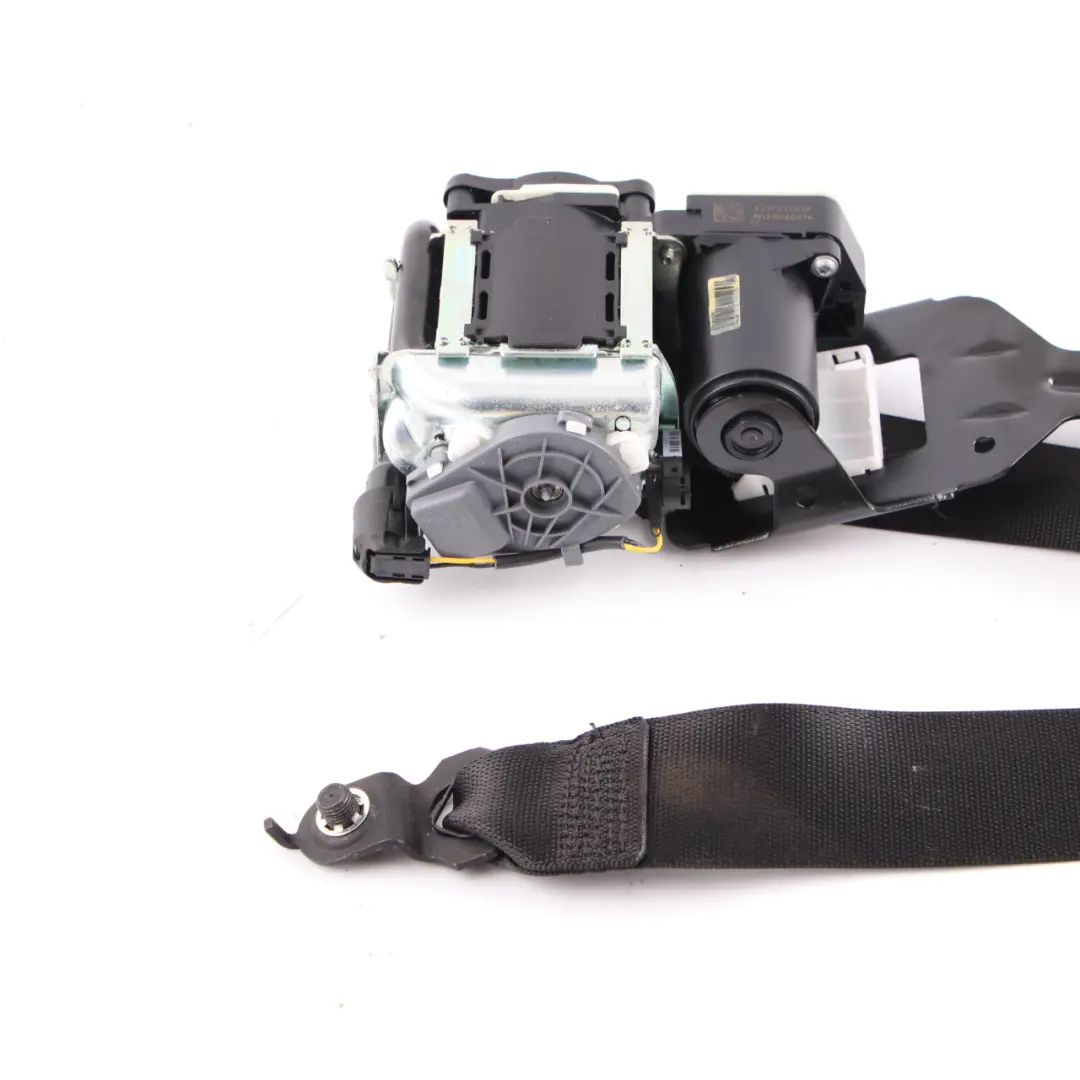 Mercedes W204 Seatbelt Ceinture Sécurité Avant Gauche Noir A2048604586 - SKU A2048601785 - Numéro de pièce A2048601785