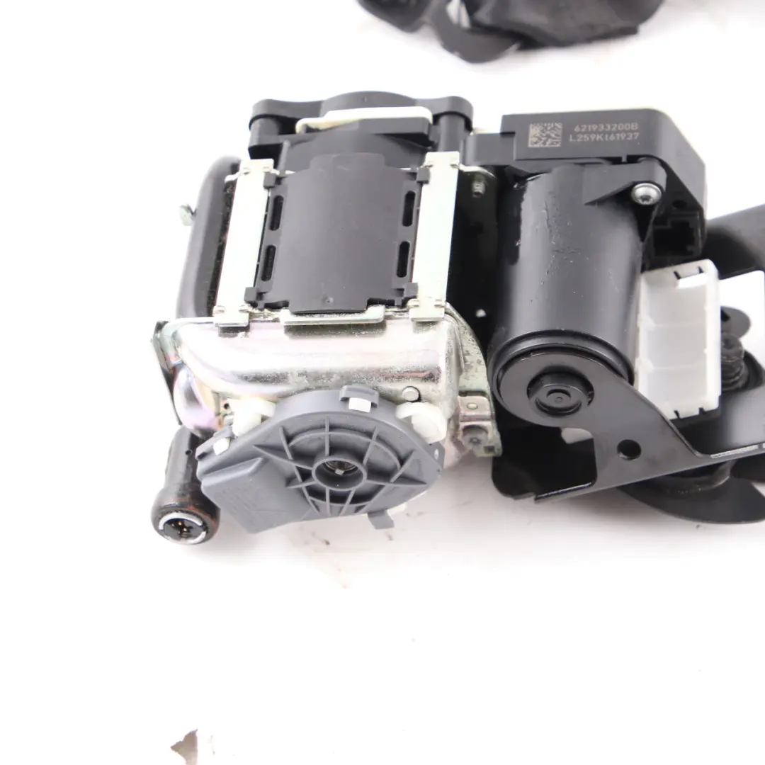 Mercedes W204 S204 Cinturón de Seguridad Delantero Derecho O/S Negro - SKU A2048602485 - Número de pieza A2048602485