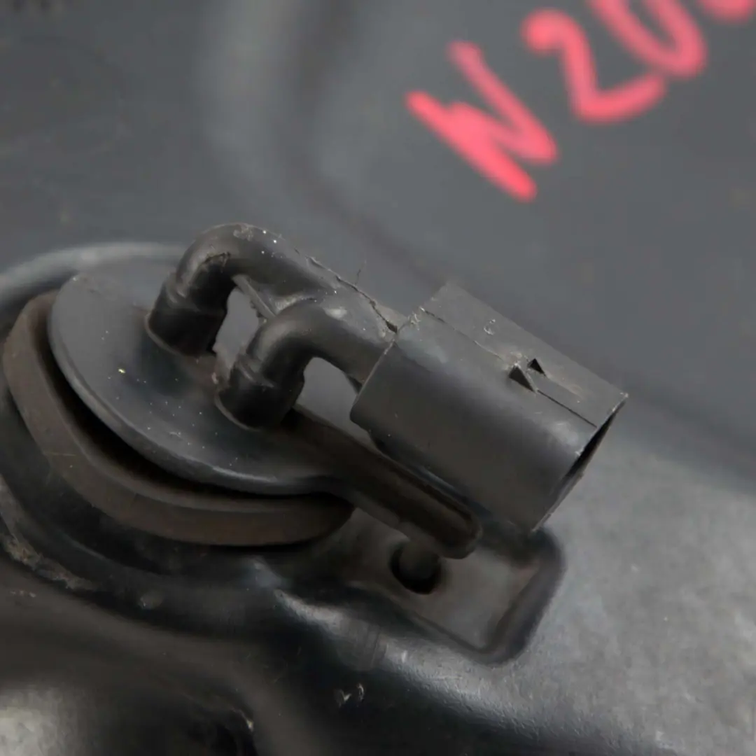 Serbatoio Della Bottiglia Del Lavavetro per Mercedes W221 con numero di parte A2048690020 Mercedes W221 Serbatoio Della Bottiglia Del Lavavetro - SKU A2048690020 - Numero di parte A2048690020