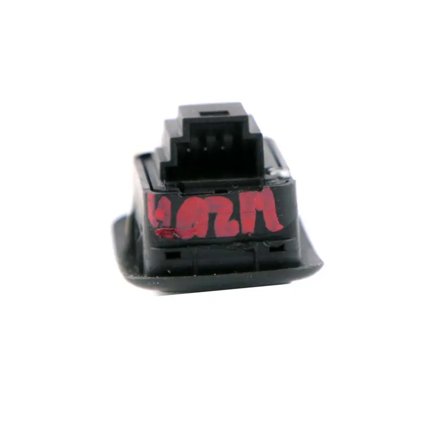 Boot Lid Tailgate Open Control Switch para Mercedes W204 con número de pieza A2048707051 Mercedes W204 Boot Lid Tailgate Open Control Switch - SKU A2048707051 - Número de pieza A2048707051