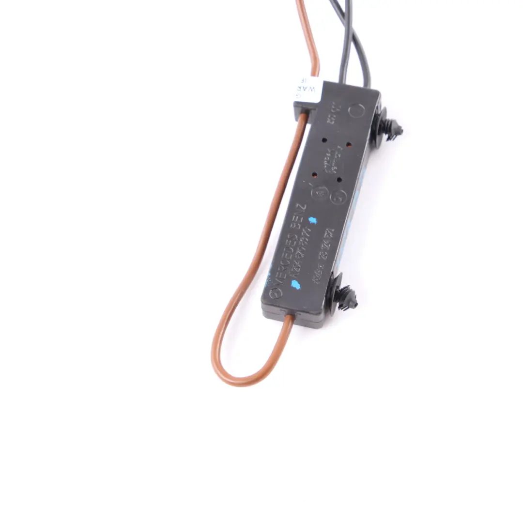 Mercedes W204 Antenne Amplificateur Colonne C gauche Piège à ondes - SKU A2048708390 - Numéro de pièce A2048708390