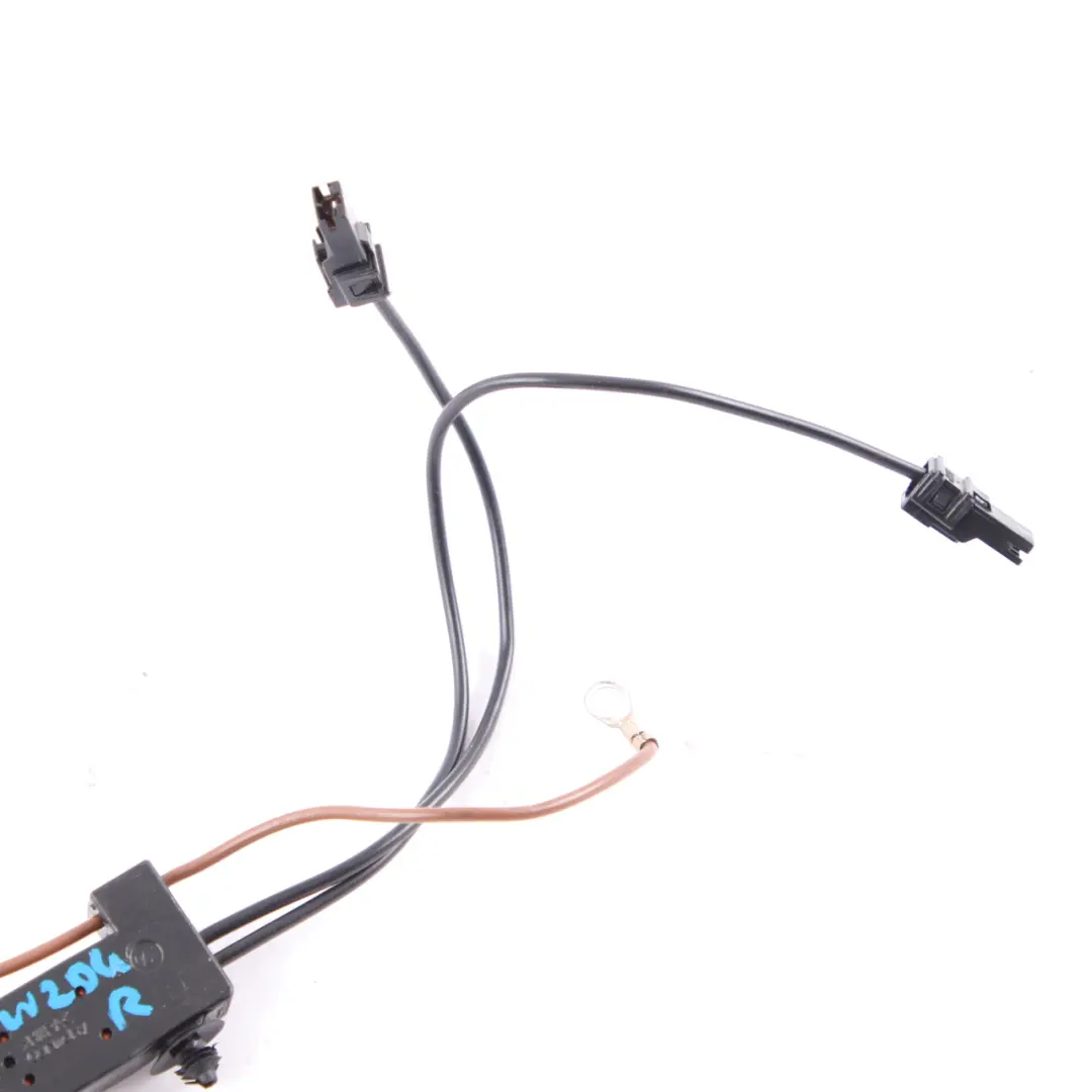 W207 Antenne Amplificateur Filtre suppression Piège pour Mercedes W204 à propos du numéro de pièce A2048708490 Mercedes W204 W207 Antenne Amplificateur Filtre suppression Piège - SKU A2048708490 - Numéro de pièce A2048708490