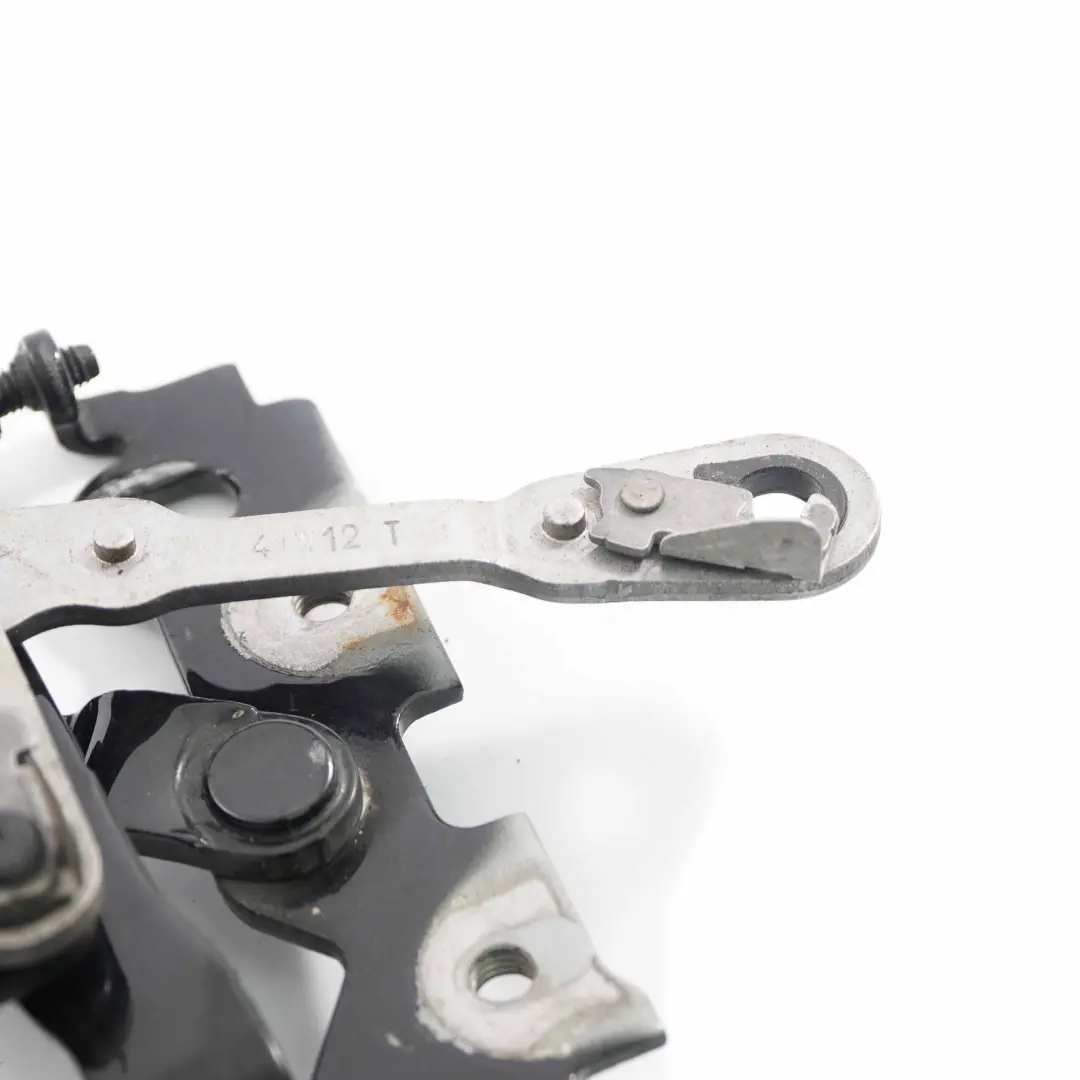 Zawias Maski Prawy Obsidian Czarny do Mercedes W204 o numerze A2048800228 Mercedes W204 Zawias Maski Prawy Obsidian Czarny - SKU A2048800228-OB - Numer Części A2048800228