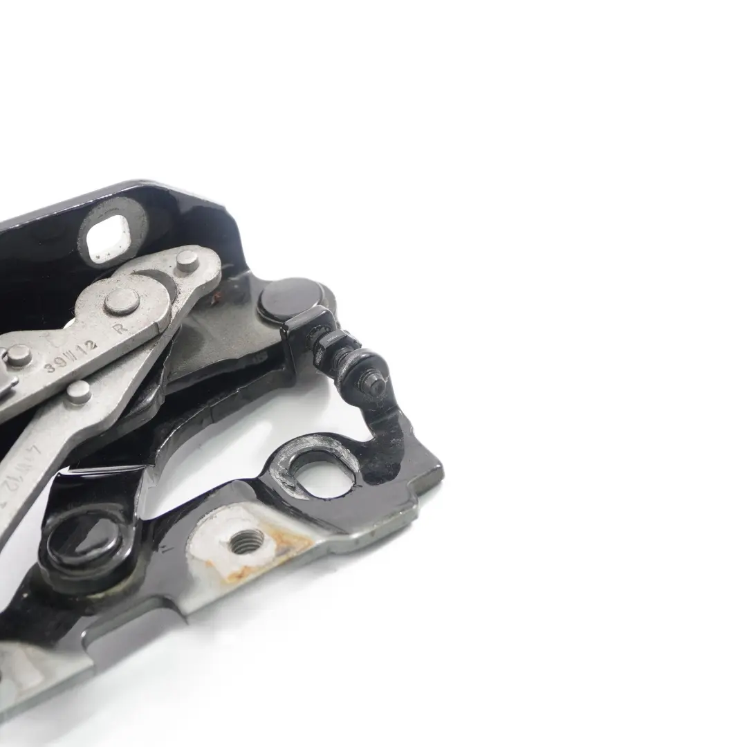 Zawias Maski Prawy Obsidian Czarny do Mercedes W204 o numerze A2048800228 Mercedes W204 Zawias Maski Prawy Obsidian Czarny - SKU A2048800228-OB - Numer Części A2048800228