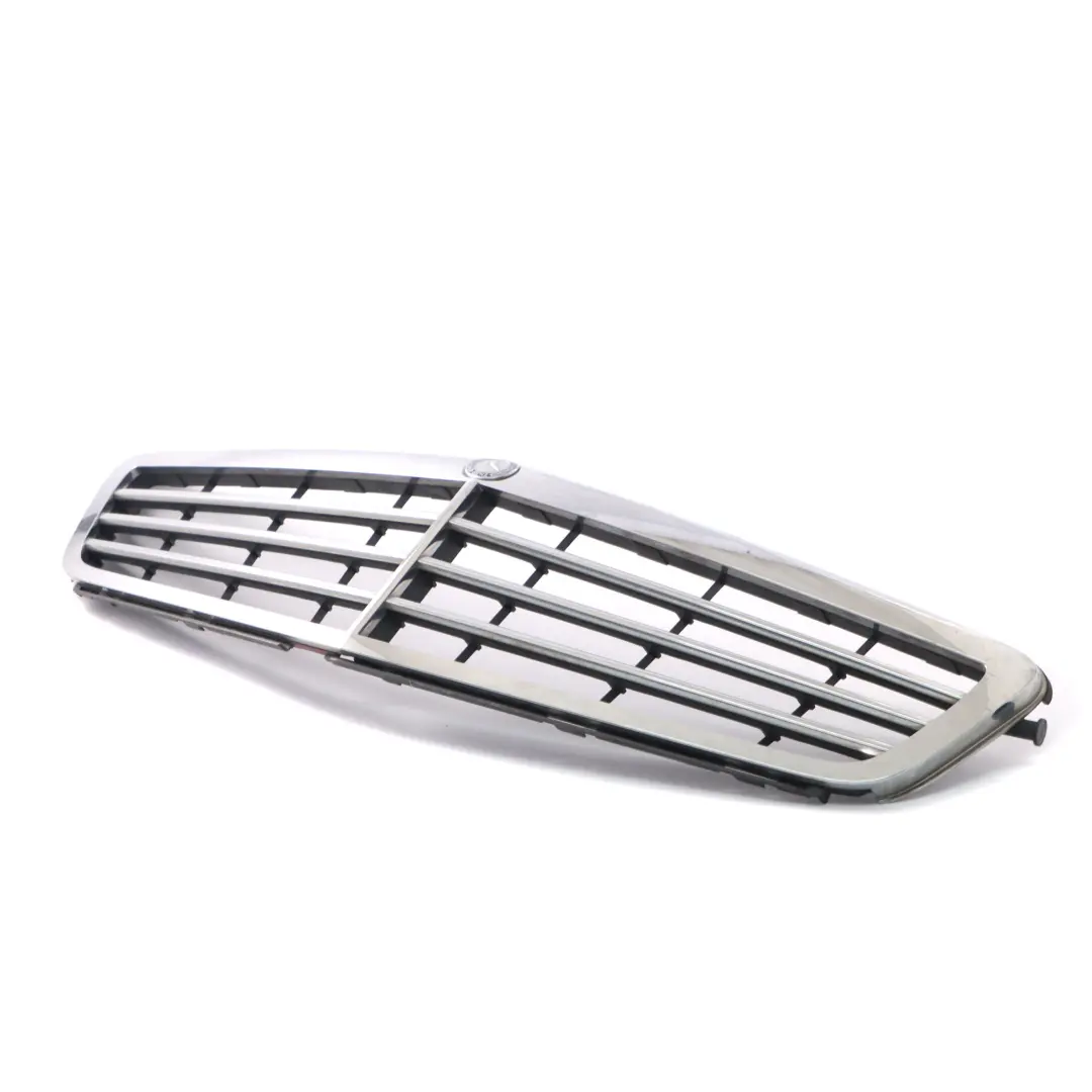 Bonnet Grille Avant Garniture Radiateur Argent Chromé pour Mercedes W204 à propos du numéro de pièce A2048801283 Mercedes W204 Bonnet Grille Avant Garniture Radiateur Argent Chromé - SKU A2048801283-1 - Numéro de pièce A2048801283