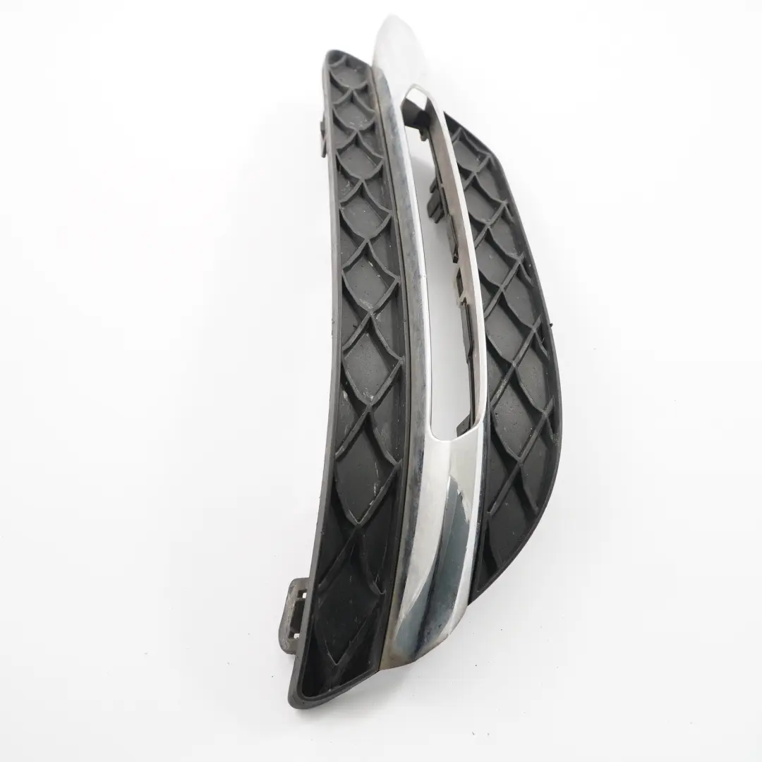 Frontstoßstange Links Gitterabdeckung Zierleiste für Mercedes W204 mit Teilenummer A2048803224 Mercedes W204 Frontstoßstange Links Gitterabdeckung Zierleiste - SKU A2048803224 - Teilenummer A2048803224