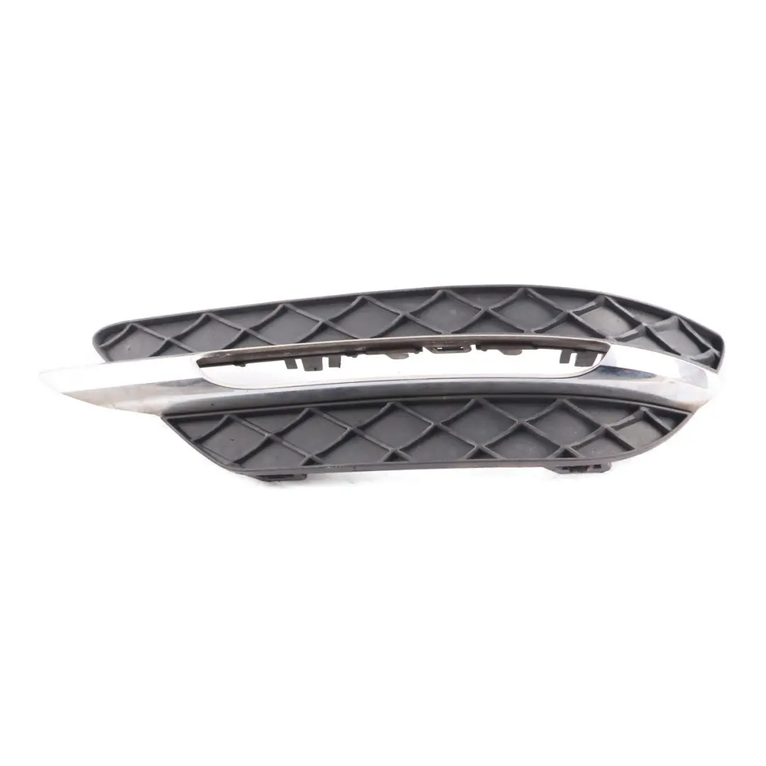 Couvre Pare-Chocs Avant Grille De Protection Droite pour Mercedes W204 à propos du numéro de pièce A2048803324 Mercedes W204 Couvre Pare-Chocs Avant Grille De Protection Droite - SKU A2048803324 - Numéro de pièce A2048803324