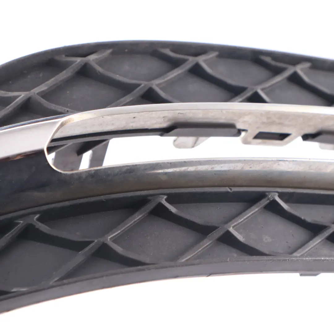 Parachoques Delantero De La Cubierta Rejilla Derecha para Mercedes W204 con número de pieza A2048803324 Mercedes W204 Parachoques Delantero De La Cubierta Rejilla Derecha - SKU A2048803324 - Número de pieza A2048803324