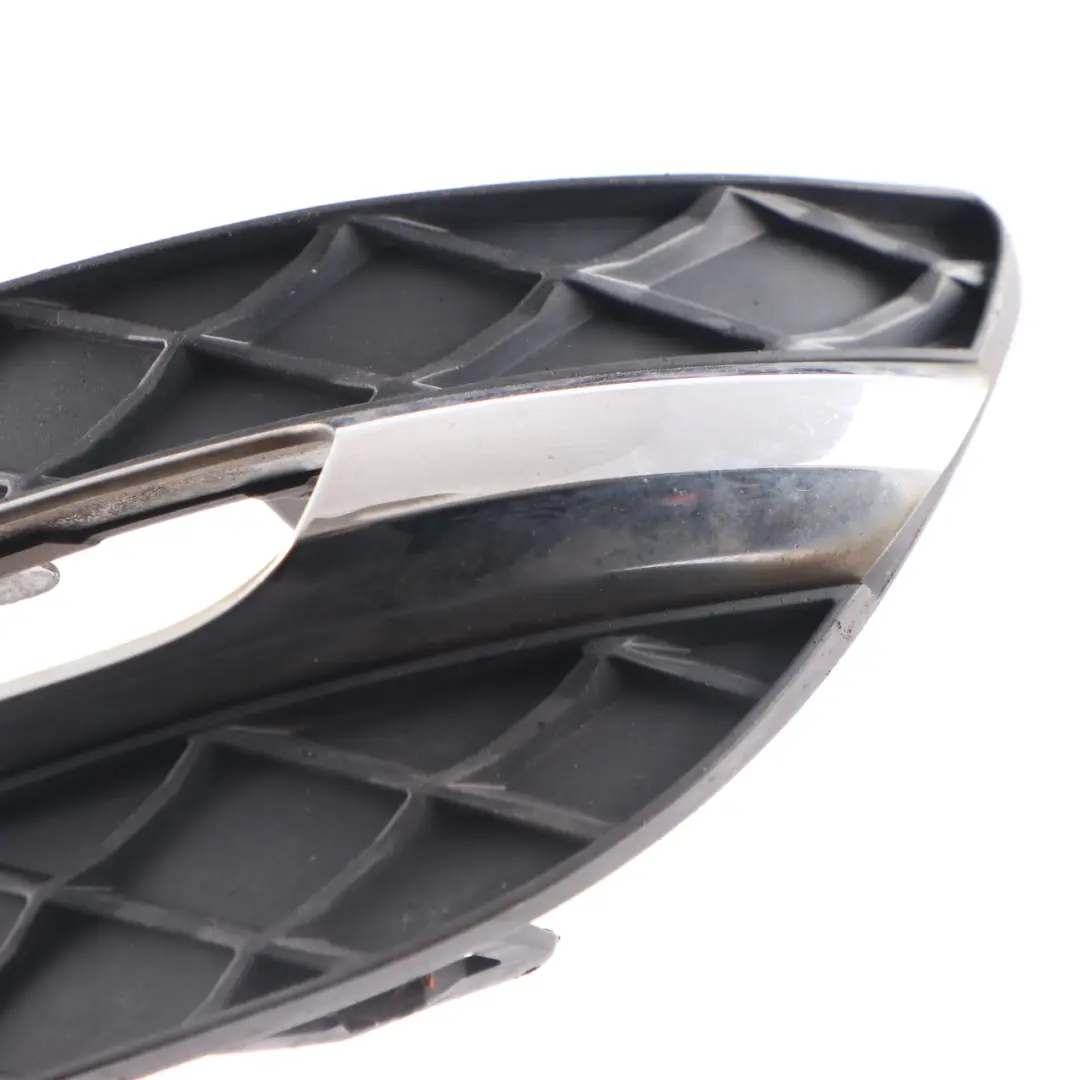 Stoßfängerabdeckung Frontstoßstange Ziergitter rechts Mercedes W204 - SKU A2048803324 - Teilenummer A2048803324