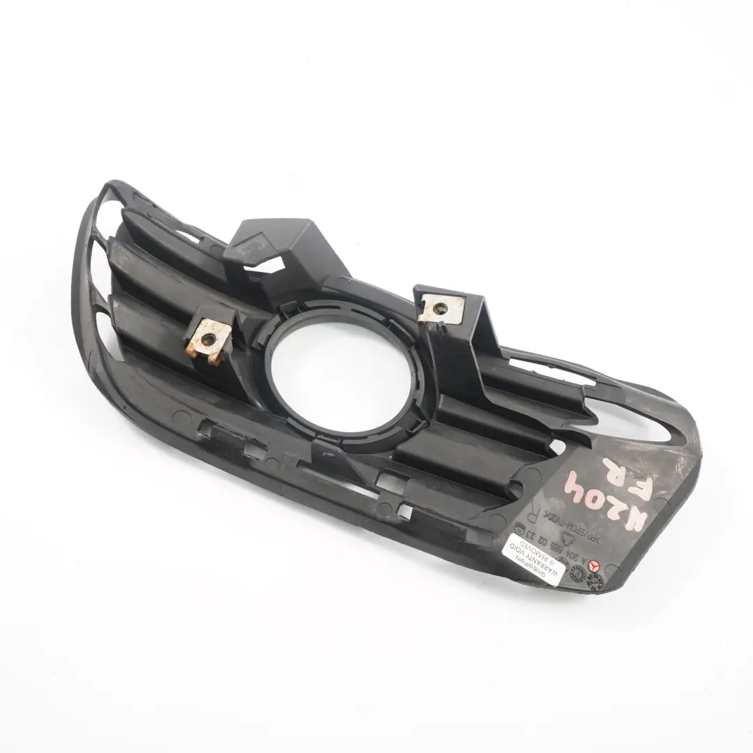 Parachoques Delantero Luz Antiniebla Cubierta Parrilla Derecha para Mercedes W204 con número de pieza A2048850223 Mercedes W204 Parachoques Delantero Luz Antiniebla Cubierta Parrilla Derecha - SKU A2048850223 - Número de pieza A2048850223