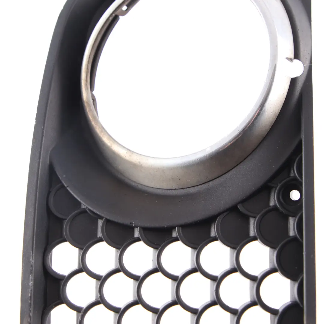 Mercedes W204 Couvercle feu antibrouillard pare-chocs avant gauche - SKU A2048850253 - Numéro de pièce A2048850253