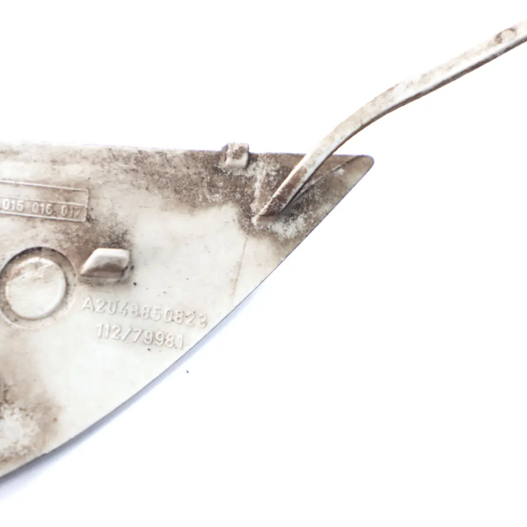 Hintere Stoßstange Haken abdeckung Iridium Silber 775 für Mercedes W204 mit Teilenummer A2048850823 Mercedes W204 Hintere Stoßstange Haken abdeckung Iridium Silber 775 - SKU A2048850823-IRS - Teilenummer A2048850823