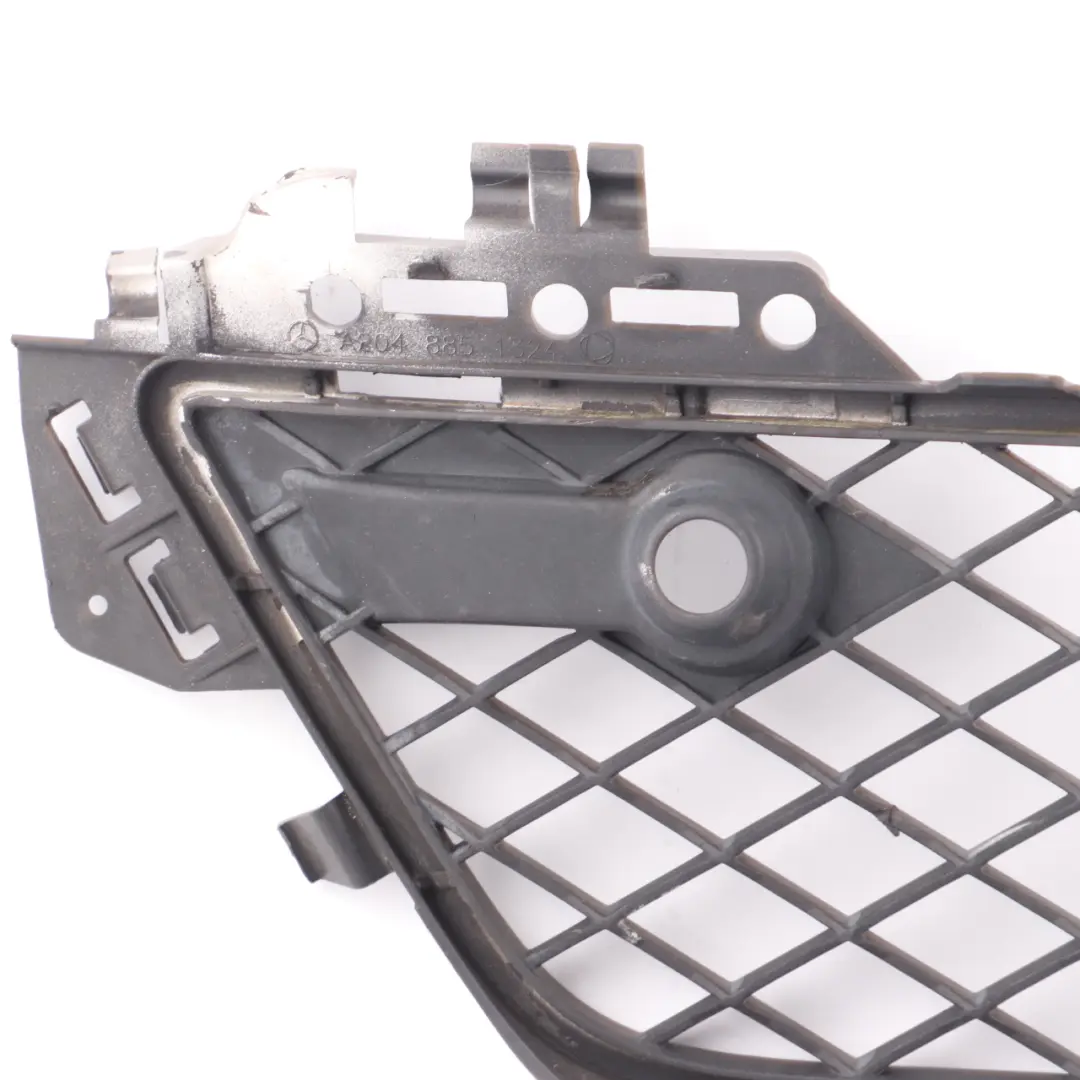 Stoßstangengrill Untere Masche für Mercedes W204 mit Teilenummer A2048851324 Mercedes W204 Stoßstangengrill Untere Masche - SKU A2048851324 - Teilenummer A2048851324