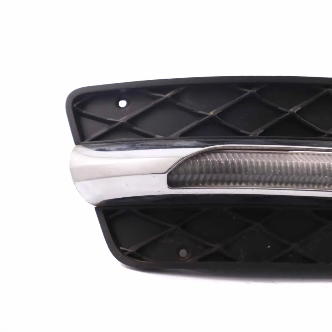 Mercedes W204 Frontstoßstange Geschlossenes Gitter Rahmen DRL LED Lampe Rechts - SKU A2048851453-1 - Teilenummer A2048851453