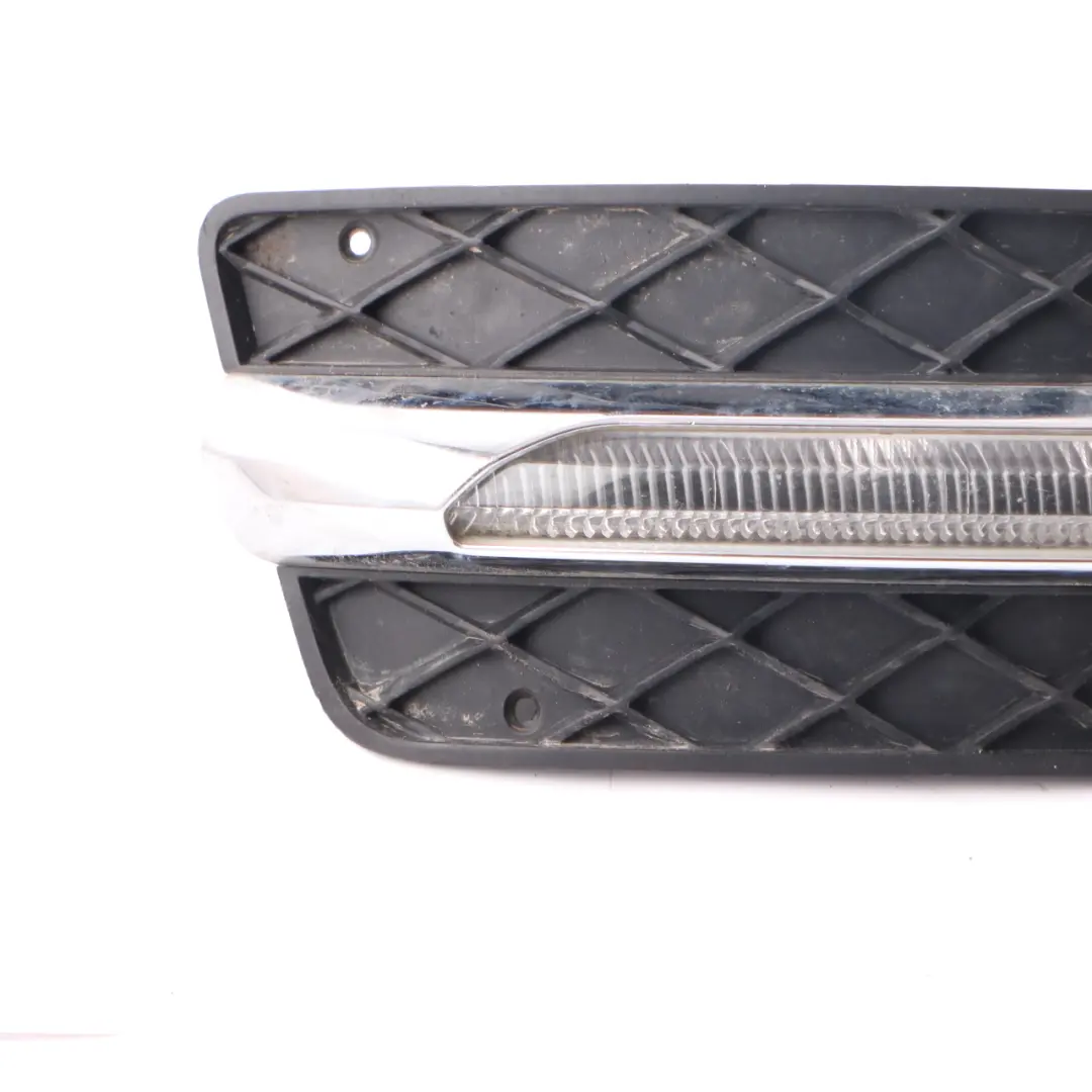 Frontstoßstange Geschlossenes Gitter Rahmen DRL LED Lampe Rechts für Mercedes W204 mit Teilenummer A2048851453 Mercedes W204 Frontstoßstange Geschlossenes Gitter Rahmen DRL LED Lampe Rechts - SKU A2048851453-2 - Teilenummer A2048851453