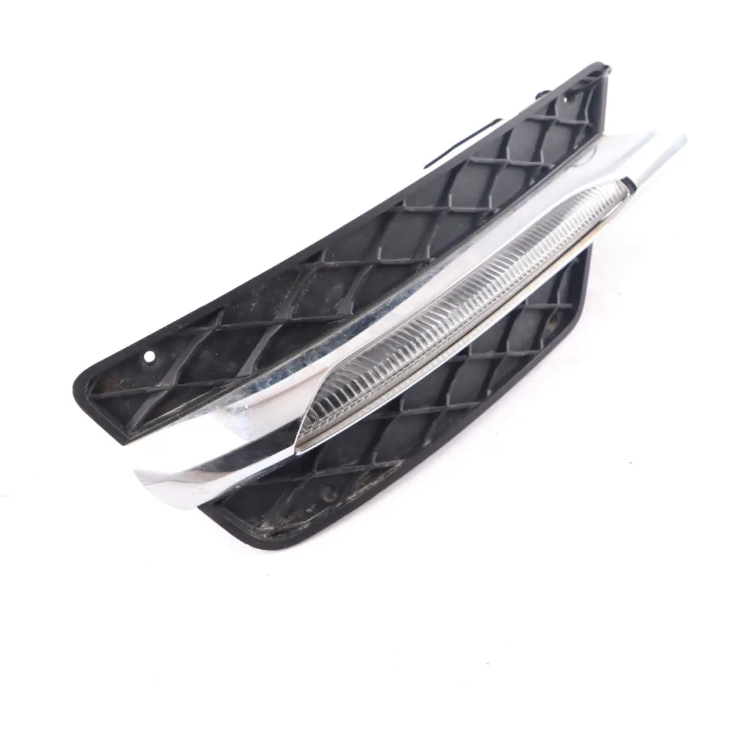 Frontstoßstange Geschlossenes Gitter Rahmen DRL LED Lampe Rechts für Mercedes W204 mit Teilenummer A2048851453 Mercedes W204 Frontstoßstange Geschlossenes Gitter Rahmen DRL LED Lampe Rechts - SKU A2048851453-2 - Teilenummer A2048851453