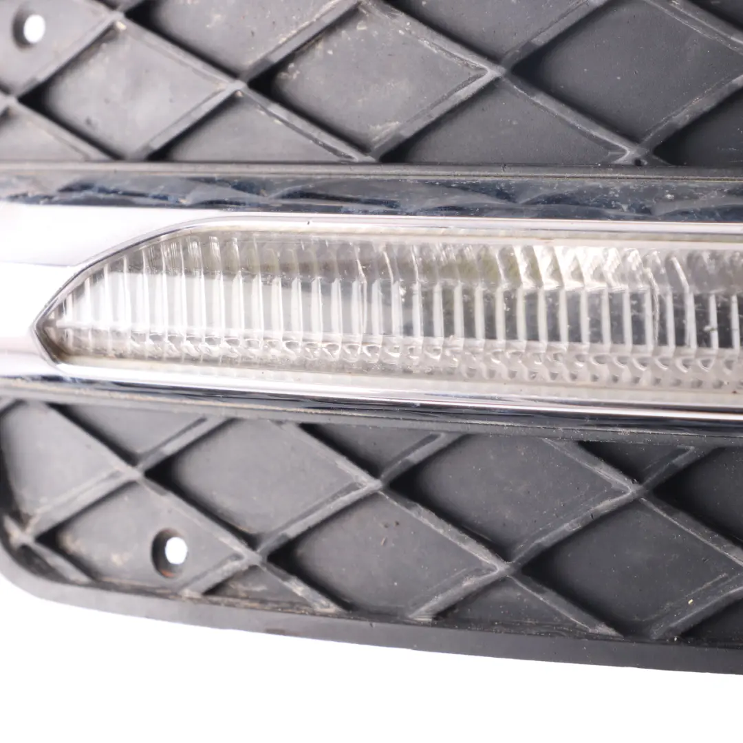 Paraurti Anteriore Griglia Chiusa Telaio DRL Lampada LED Destra per Mercedes W204 con numero di parte A2048851453 Mercedes W204 Paraurti Anteriore Griglia Chiusa Telaio DRL Lampada LED Destra - SKU A2048851453-2 - Numero di parte A2048851453