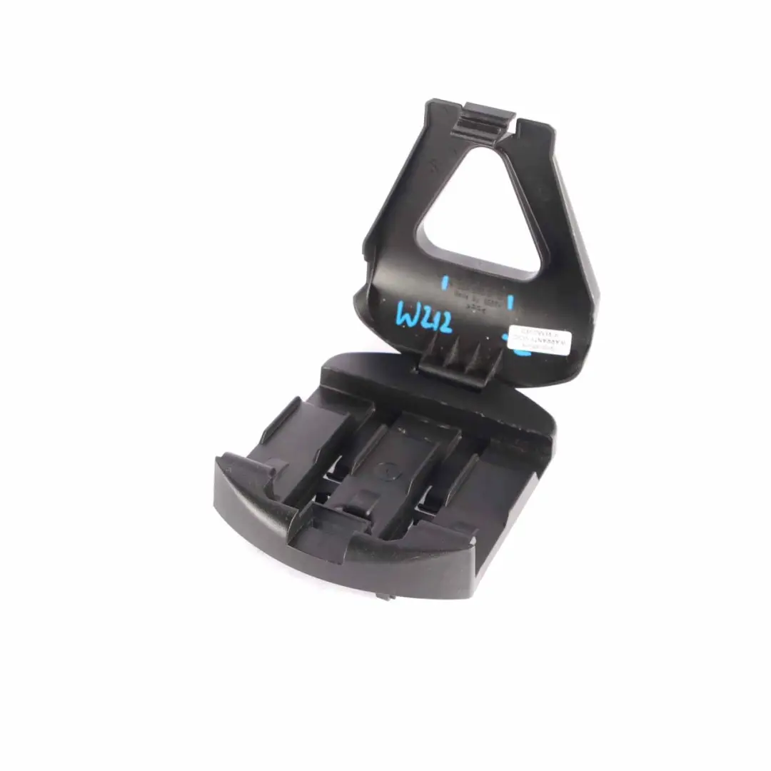 Dreiecks Halterung Mercedes W204 W212 Warn Blink Halter für mit Teilenummer A2048900114 Dreiecks Halterung Mercedes W204 W212 Warn Blink Halter - SKU A2048900114 - Teilenummer A2048900114