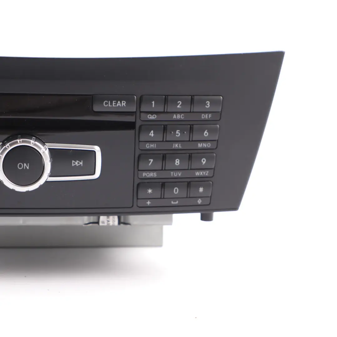 Sat Nav CD Player Radio Stereo Head Unit für Mercedes W204 mit Teilenummer A2049002013 Mercedes W204 Sat Nav CD Player Radio Stereo Head Unit - SKU A2049002013 - Teilenummer A2049002013