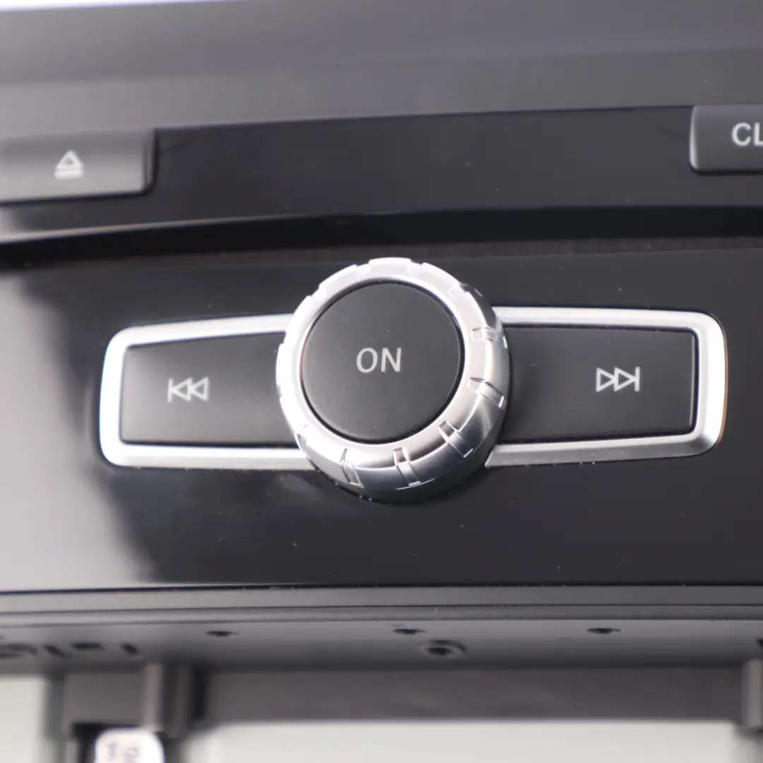 Mercedes W204 Stereo Radio Autoradio CD Player Unità principale - SKU A2049003211 - Numero di parte A2049003211