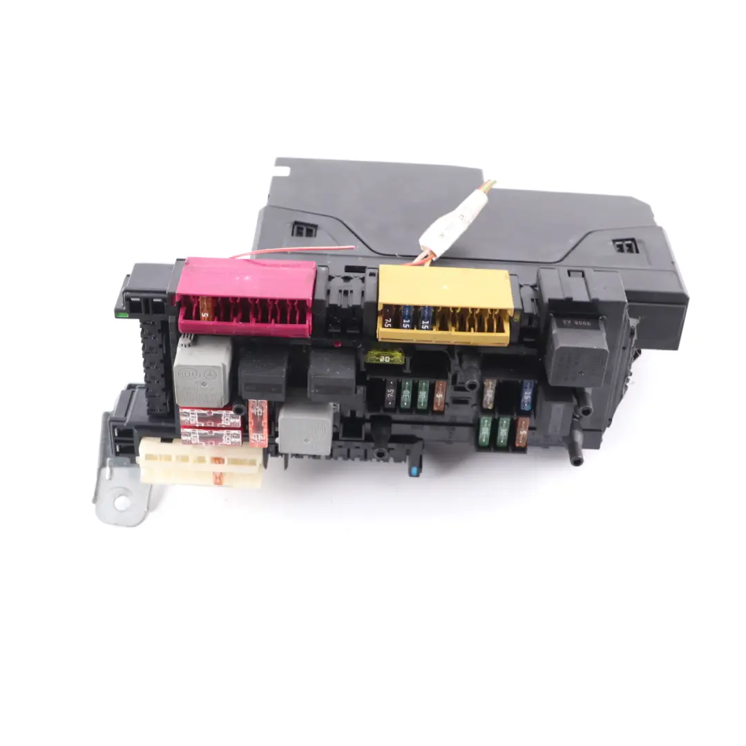 Caja fusibles trasera SAM Módulo Unidad control para Mercedes S204 Estate con número de pieza A2049005003 Mercedes S204 Estate Caja fusibles trasera SAM Módulo Unidad control - SKU A2049005003 - Número de pieza A2049005003