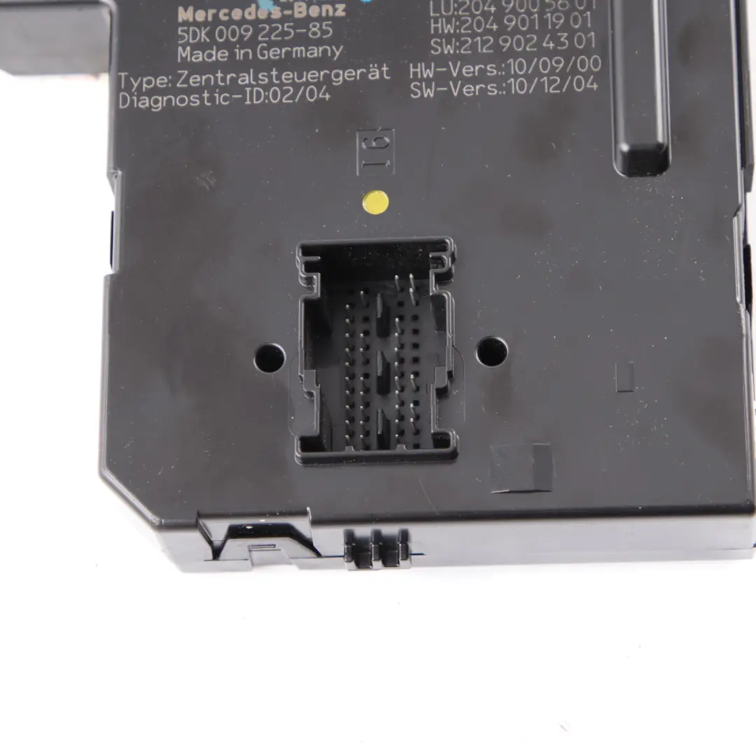 SAM Módulo de Unidad de Control Trasero para Mercedes W204 S204 Estate con número de pieza A2049005601 Mercedes W204 S204 Estate SAM Módulo de Unidad de Control Trasero - SKU A2049005601 - Número de pieza A2049005601