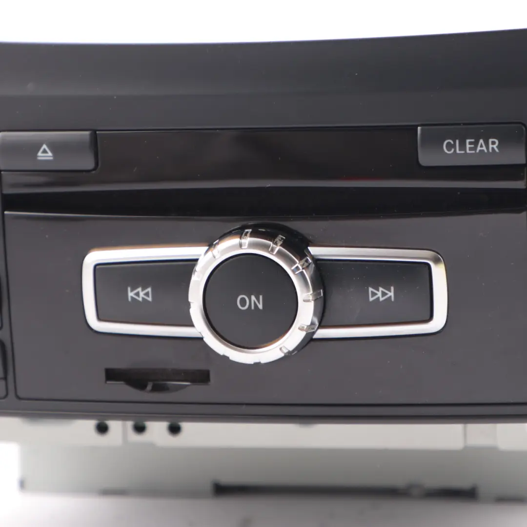 Navigation CD Player Radio Stereo Sat Nav Einheit für Mercedes W204 mit Teilenummer A2049007111 Mercedes W204 Navigation CD Player Radio Stereo Sat Nav Einheit - SKU A2049007111 - Teilenummer A2049007111