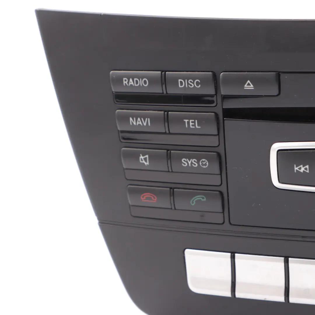 Player Radioodtwarzacz Stereo Sat Nav do Mercedes W204 CD o numerze A2049009410 Mercedes W204 CD Player Radioodtwarzacz Stereo Sat Nav - SKU A2049009410 - Numer Części A2049009410