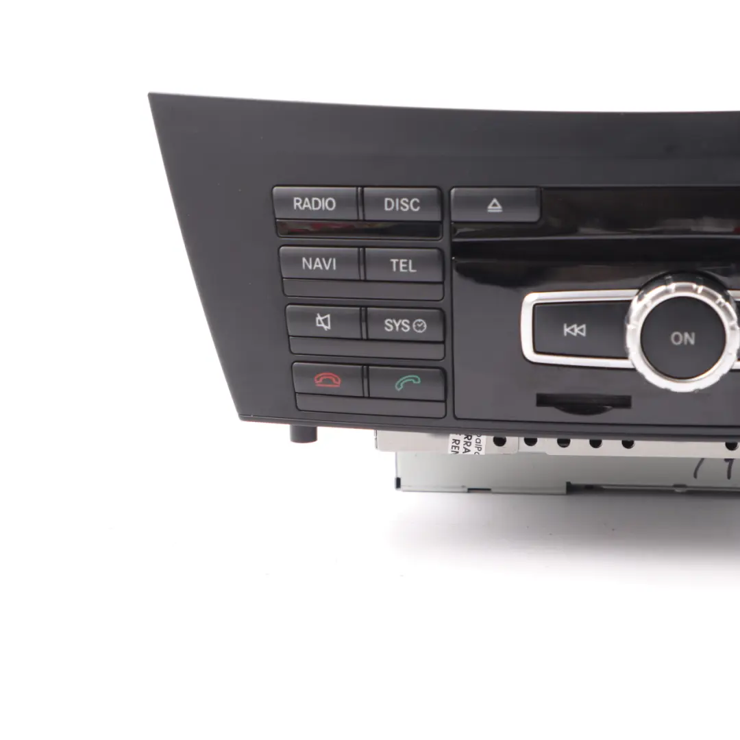 Lettore CD Radio Navigazione Satellitare Principale per Mercedes W204 con numero di parte A2049009614 Mercedes W204 Lettore CD Radio Navigazione Satellitare Principale - SKU A2049009614 - Numero di parte A2049009614