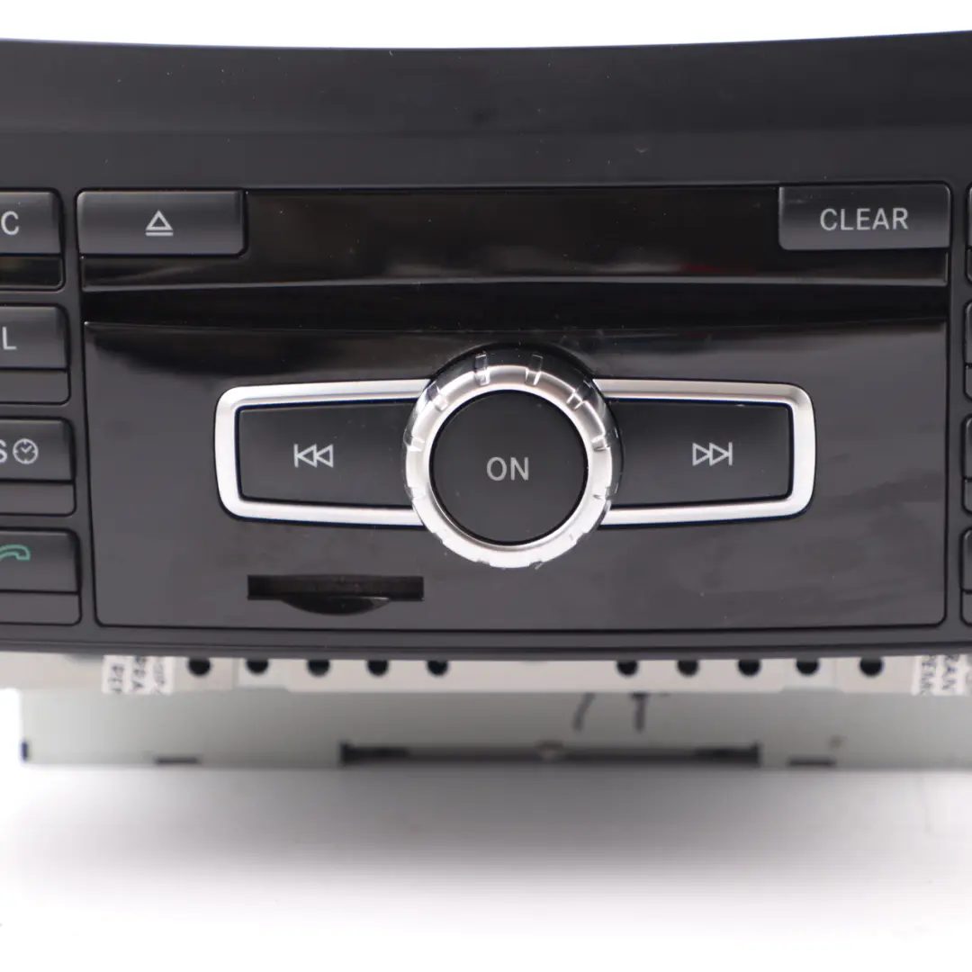 Reproductor CD Radio Principal Navegación Satélite para Mercedes W204 con número de pieza A2049009614 Mercedes W204 Reproductor CD Radio Principal Navegación Satélite - SKU A2049009614 - Número de pieza A2049009614