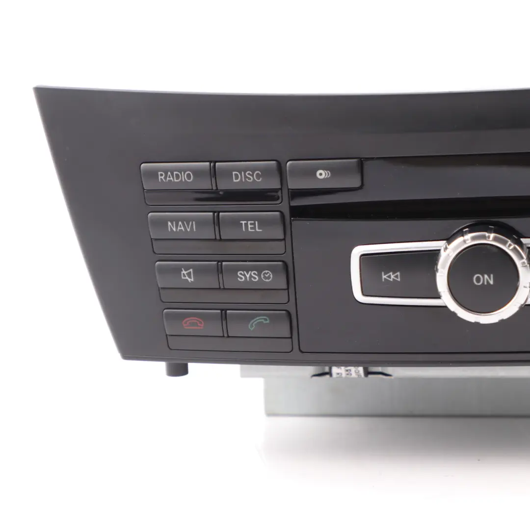 Mercedes W204 Navegación Radio Reproductor Unidad principal - SKU A2049009907-1 - Número de pieza A2049009907