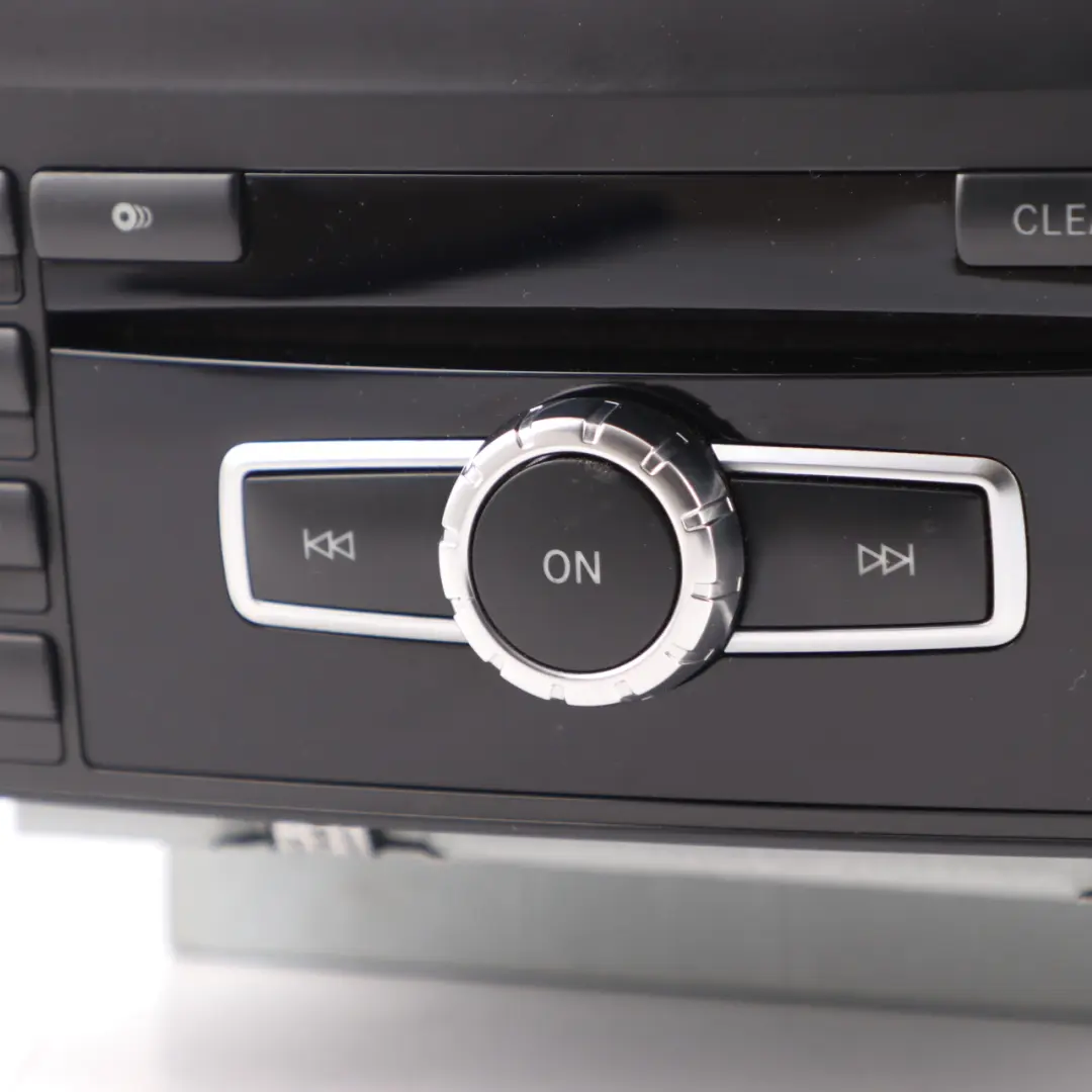 Navegación Radio Reproductor Unidad principal para Mercedes W204 con número de pieza A2049009907 Mercedes W204 Navegación Radio Reproductor Unidad principal - SKU A2049009907-1 - Número de pieza A2049009907