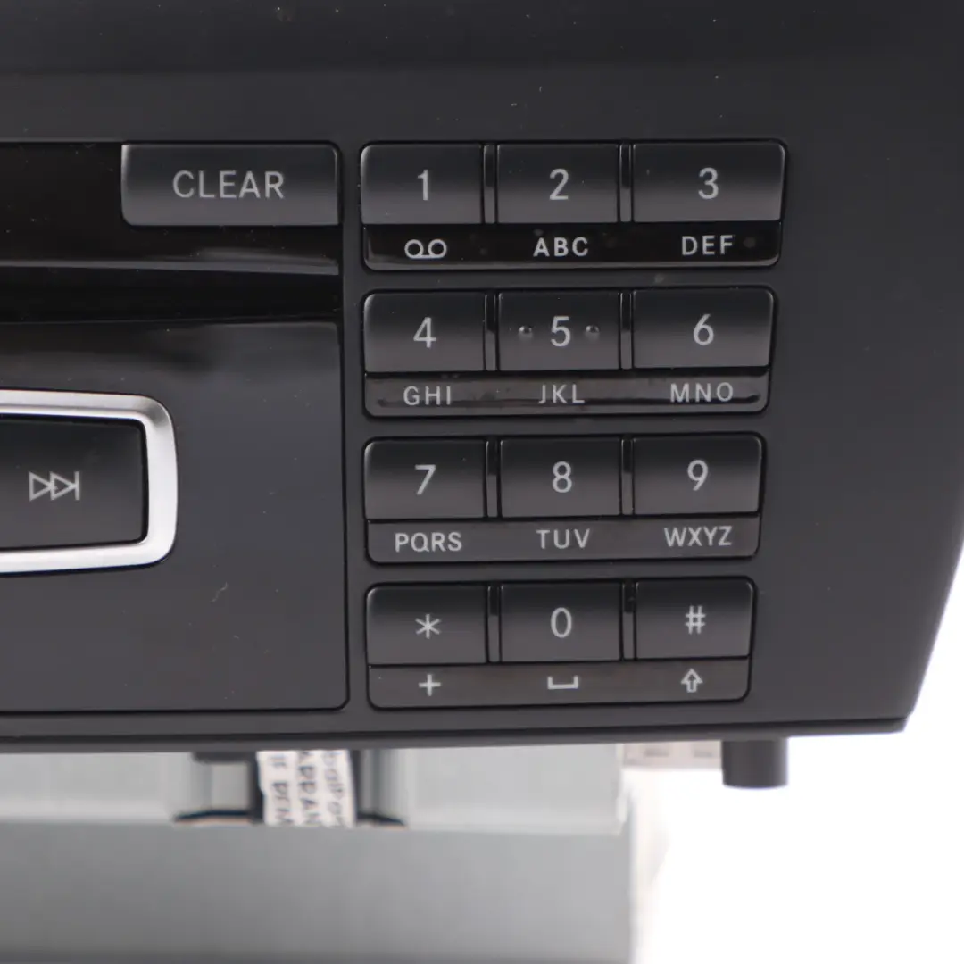 Mercedes W204 Unité de tête de radio Interrupteur de siège à risque - SKU A2049009907-1 - Numéro de pièce A2049009907
