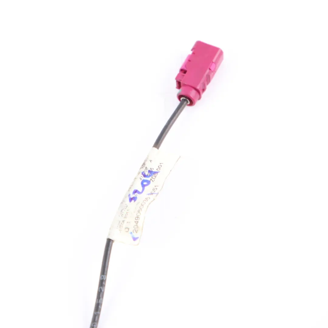 Tetto Antenna Antenna Squalo Top per Mercedes W204 Estate con numero di parte A2049050036 Mercedes W204 Estate Tetto Antenna Antenna Squalo Top - SKU A2049050036 - Numero di parte A2049050036