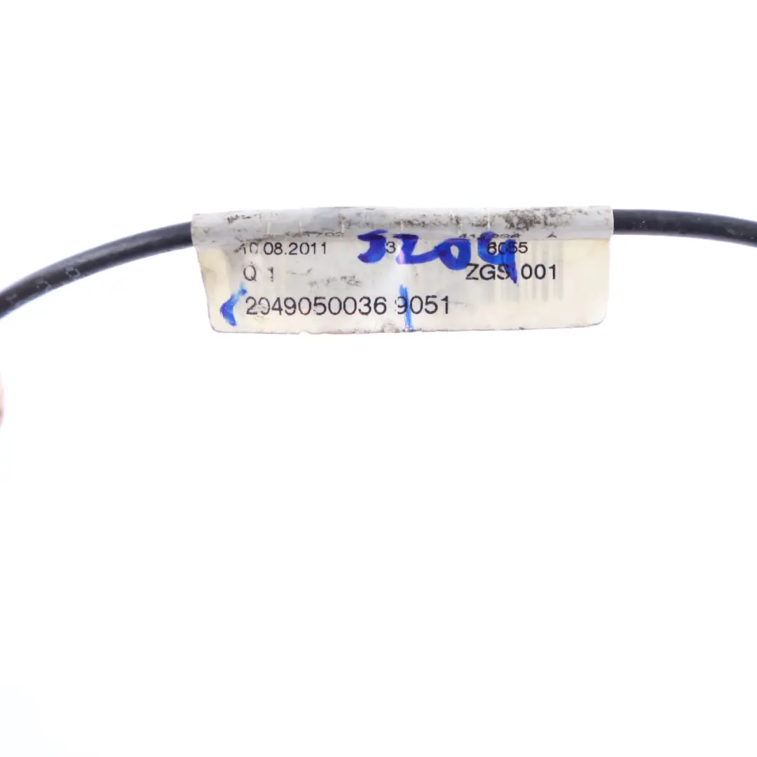 Antenne de toit Antenne aérienne Shark Top pour Mercedes W204 Estate à propos du numéro de pièce A2049050036 Mercedes W204 Estate Antenne de toit Antenne aérienne Shark Top - SKU A2049050036 - Numéro de pièce A2049050036