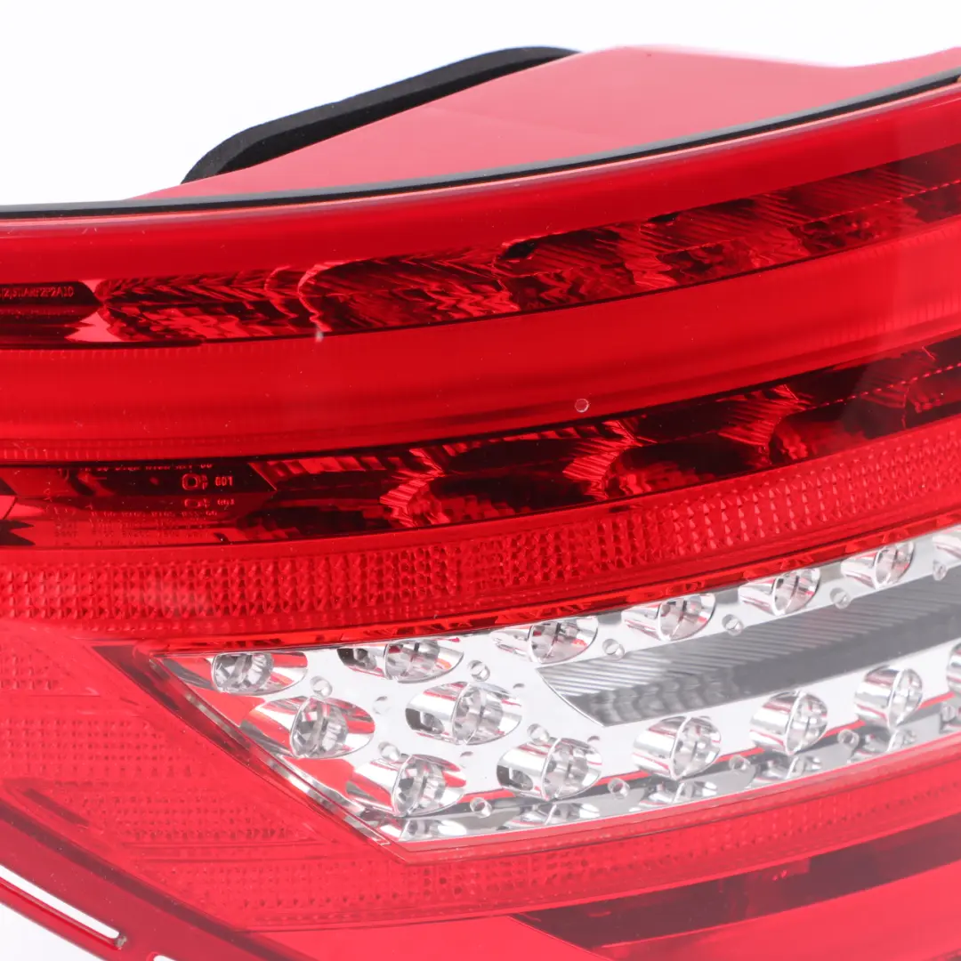 Mercedes W204 Feu Arrière Gauche Panneau Latéral - SKU A2049060203 - Numéro de pièce A2049060203
