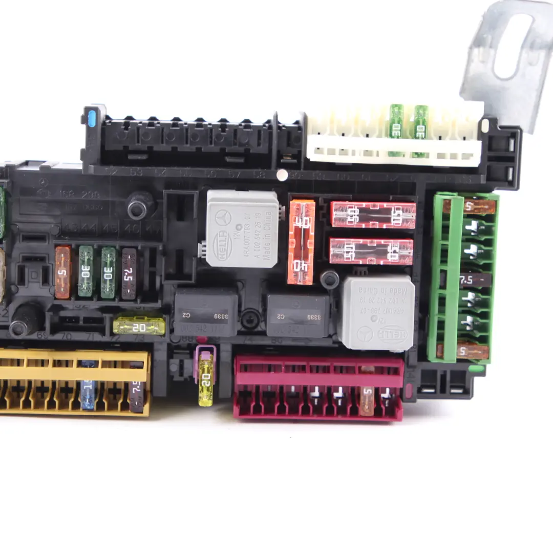 SAM Module Mercedes W204 Control Unit Electrical Fuse Box Unit to with Part number A2049060305 SAM Module Mercedes W204 Control Unit Electrical Fuse Box Unit - SKU A2049060305 - Part number A2049060305