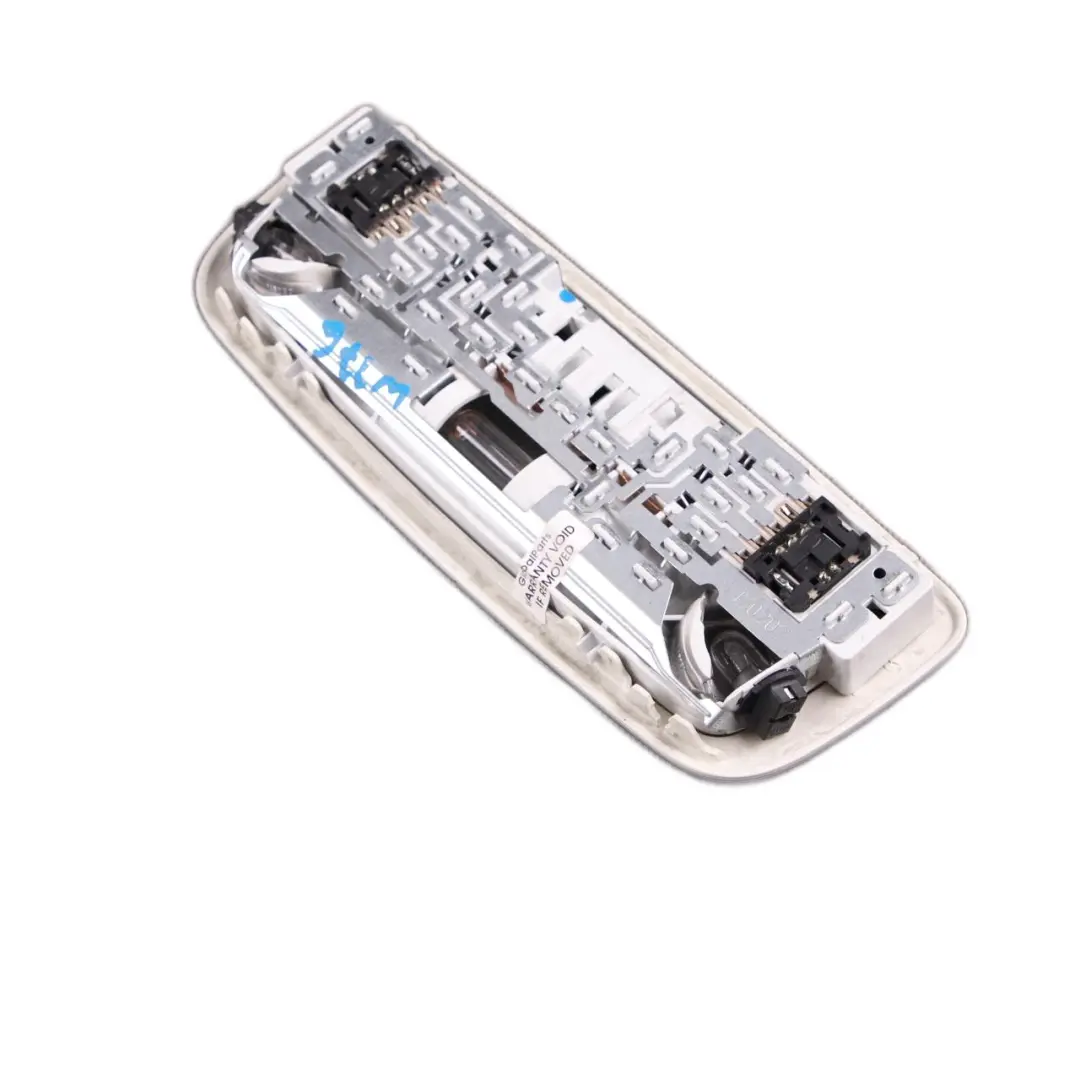 Lampka Podsufitki Oświetlenie Kabiny Tył Tylna do Mercedes W204 o numerze A2049060335 Mercedes W204 Lampka Podsufitki Oświetlenie Kabiny Tył Tylna - SKU A2049060335 - Numer Części A2049060335