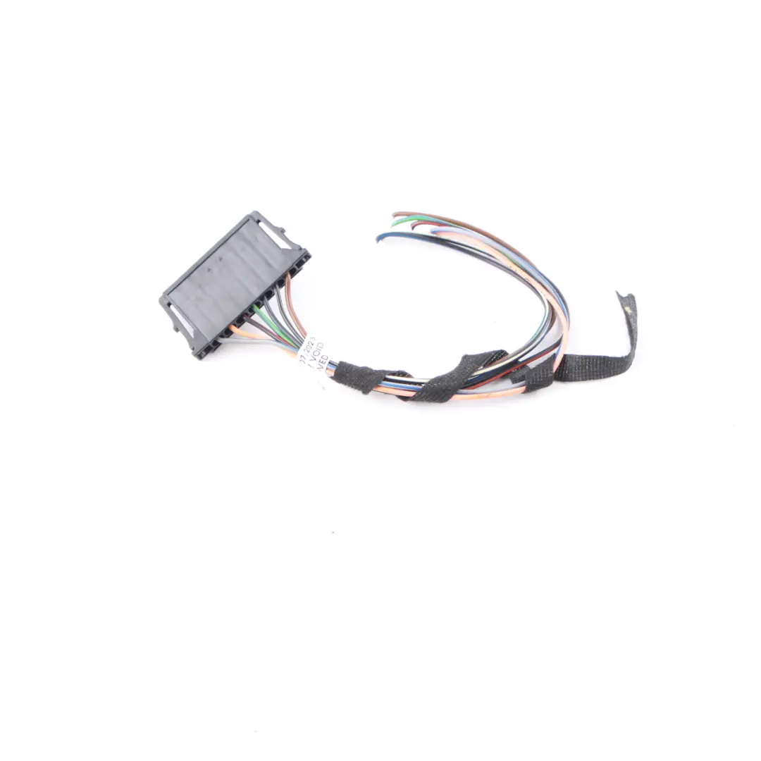 Wtyczka Lampy Tył Lewy do Mercedes W204 o numerze A2049060403 Mercedes W204 Wtyczka Lampy Tył Lewy - SKU A2049060403-1 - Numer Części A2049060403