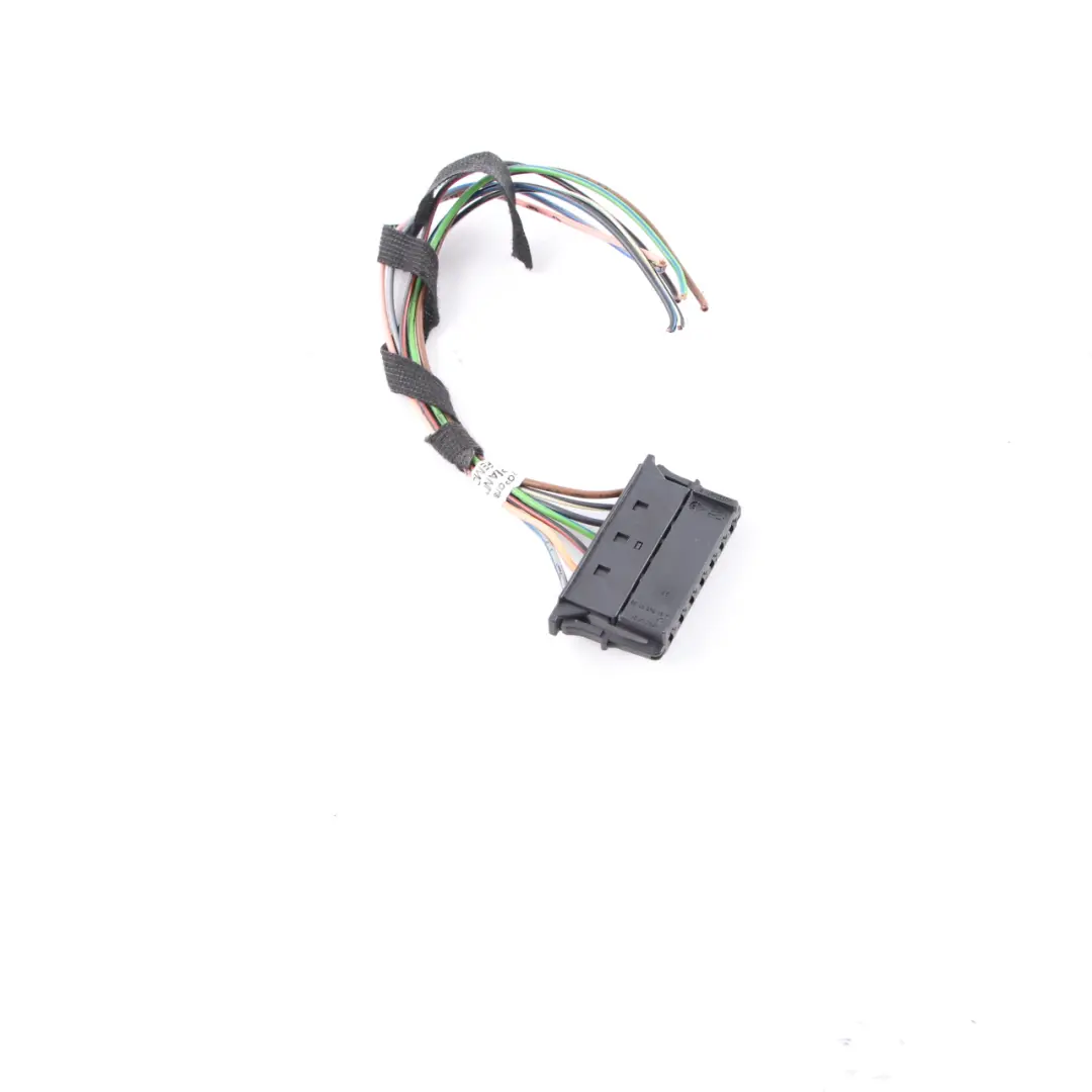 Wtyczka Lampy Tył Lewy do Mercedes W204 o numerze A2049060403 Mercedes W204 Wtyczka Lampy Tył Lewy - SKU A2049060403-1 - Numer Części A2049060403