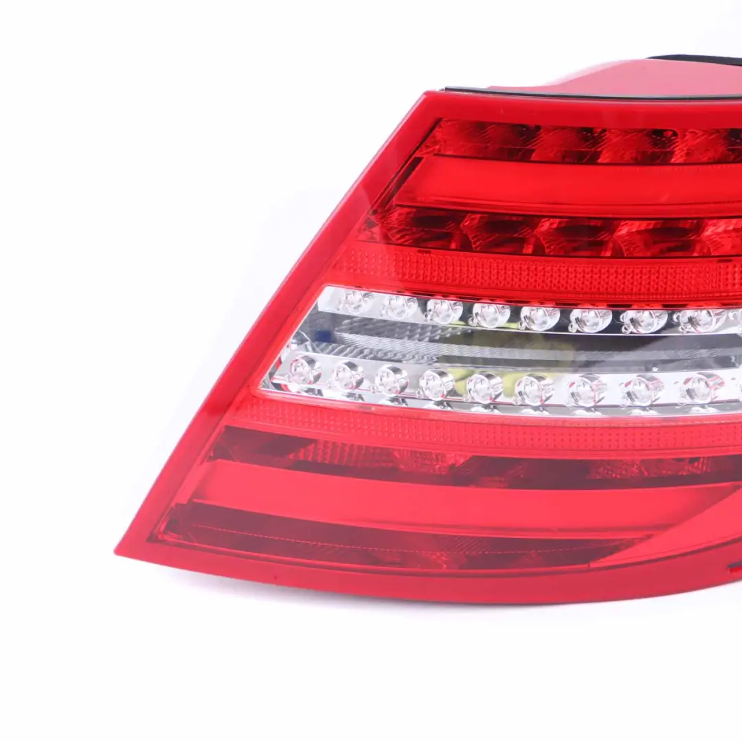 Mercedes W204 Luz Trasera Derecha Panel Lateral De La Luz Trasera - SKU A2049060503 - Número de pieza A2049060503