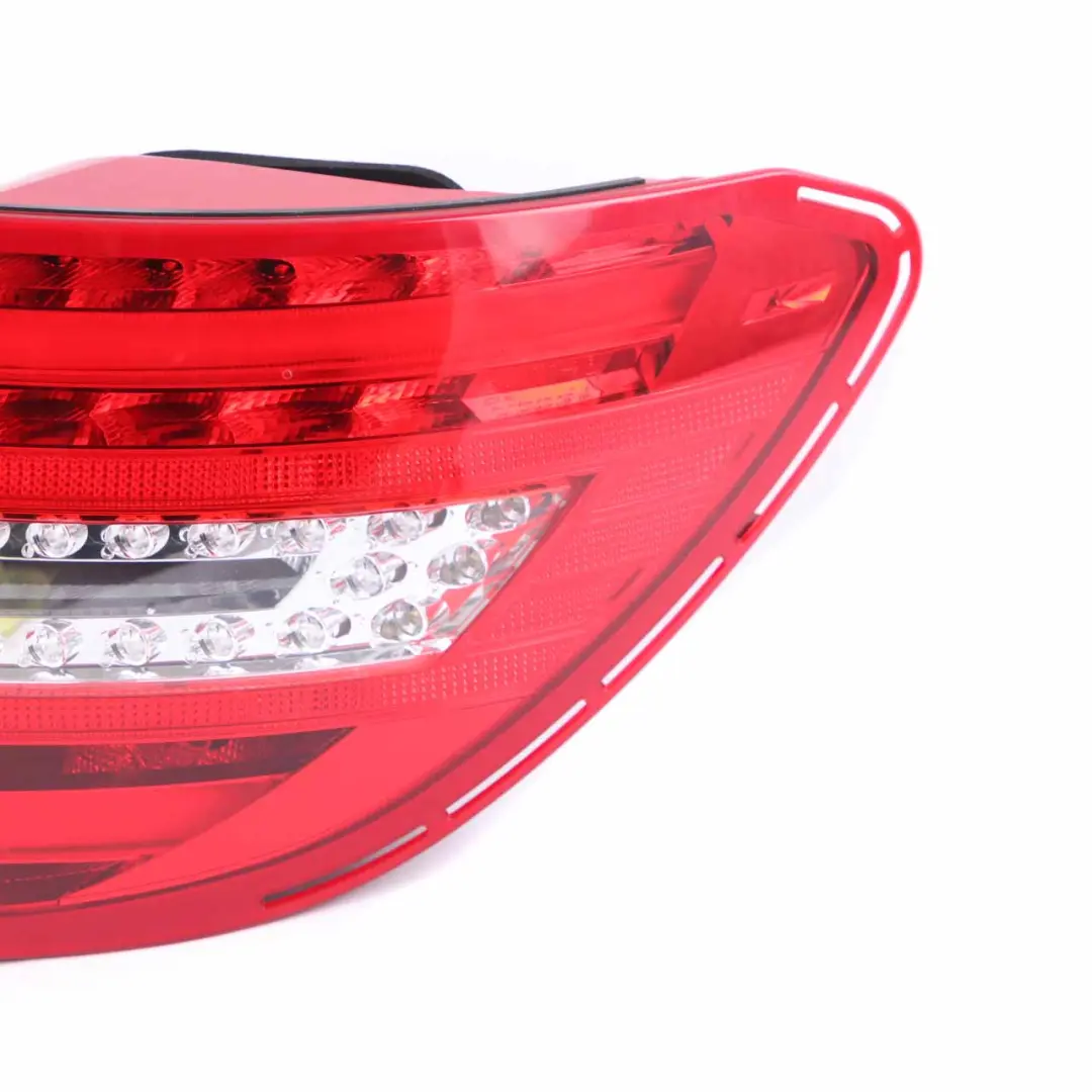 Mercedes W204 Rücklicht Rechts Seitenverkleidung - SKU A2049060503 - Teilenummer A2049060503