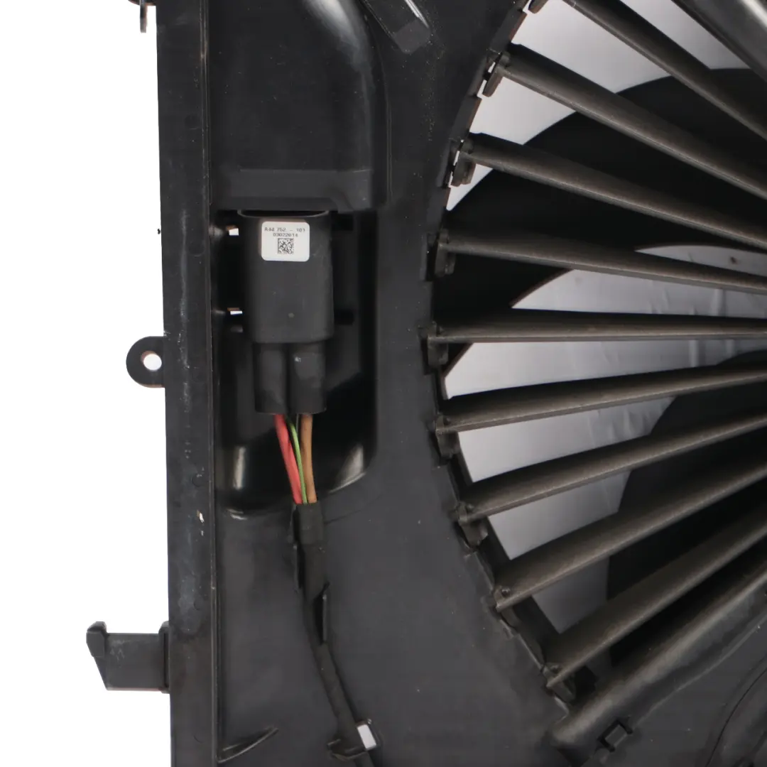 Mercedes W204 W212 Ventilateur Radiateur Refroidissement Moteur 600W - SKU A2049061403 - Numéro de pièce A2049061403